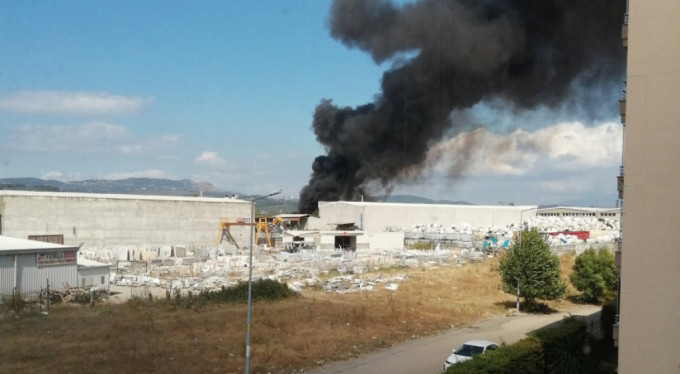 Bursa'da geri dönüşüm tesisinde büyük yangın!